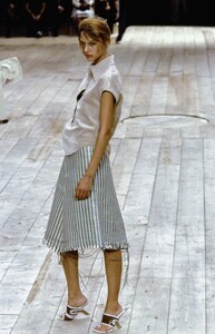 ALEXANDER-MCQUEEN-SPRING-1999-RTW-DETAIL-07-LIISA-WINKLER.thumb.jpg.b967689f7088aa6c443be5310d504804.jpg