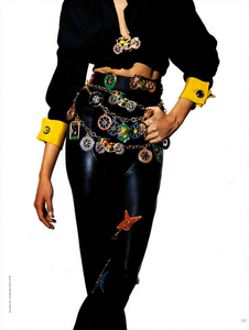Chic_Raider_Demarchelier_Vogue_Italia_September_1991_04.thumb.png.e9ced749a22c7ff1bb9d04a76ec604b2.png