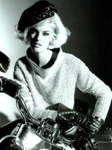 Chic_Raider_Demarchelier_Vogue_Italia_September_1991_10.thumb.png.0b99bdb734cb003687b2c0907a7c1a31.png