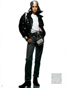 Chic_Raider_Demarchelier_Vogue_Italia_September_1991_11.thumb.png.f8f03ebc91725ac717a6e3fc34304ffb.png