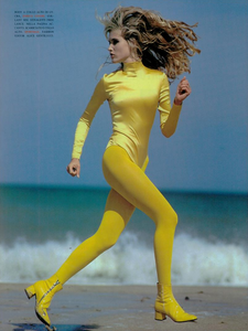 Glaviano_Vogue_Italia_September_1991_01.thumb.png.2abebb533fe7f22f37393f39fd616017.png