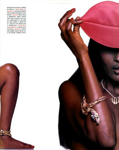 Stile_Flamboyant_Chin_Vogue_Italia_June_1992_06.thumb.png.80894b476d821459feddee64f36333da.png