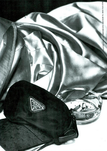 Watson_Prada_Fall_Winter_87_88_02.thumb.png.6d619ca64ee0d084eb0c5e2c27748c6f.png