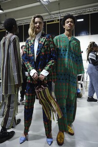 backstage-defile-kenneth-ize-automne-hiver-2020-2021-paris-coulisses-62.thumb.jpg.43ddd739551fd46acf6975390fa7cc5b.jpg