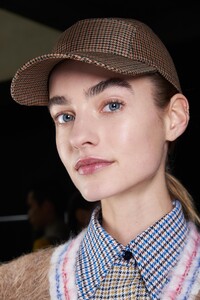 backstage-defile-lacoste-automne-hiver-2020-2021-paris-coulisses-31.thumb.jpg.9caf3913c5e18f0375bf65c73f6c2e8f.jpg