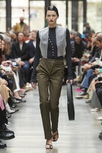 defile-coperni-automne-hiver-2020-2021-paris-look-16.thumb.jpg.0a99bd83bed0ee1ce5f8bf7d7154d883.jpg