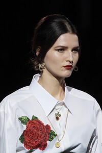detail-defile-dolce-amp-gabbana-automne-hiver-2020-2021-milan-detail-339.thumb.jpg.3c18ef2eb53910fad0ab0a27e6cc5e8a.jpg