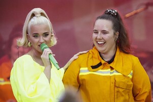 katy-perry-fight-on-concert-for-firefighters-and-bushfire-victims-in-bright-10.jpg