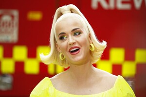 katy-perry-fight-on-concert-for-firefighters-and-bushfire-victims-in-bright-2.jpg