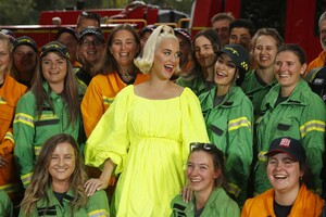 katy-perry-fight-on-concert-for-firefighters-and-bushfire-victims-in-bright-3.jpg