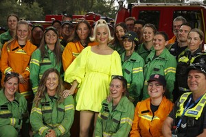 katy-perry-fight-on-concert-for-firefighters-and-bushfire-victims-in-bright-4.jpg