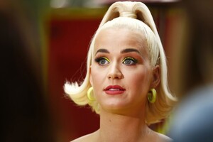katy-perry-fight-on-concert-for-firefighters-and-bushfire-victims-in-bright-9.jpg