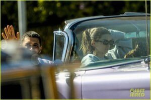 kendall-jenner-goes-for-a-drive-in-convertible-cadillac-05.jpg