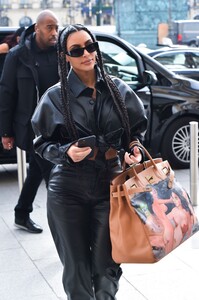 kim-kardashian-all-leather-look-paris-03-03-2020-3.jpg