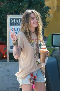 paris-jackson-leggy-in-denim-shorts-starbucks-in-malibu-03-04-2020-6.jpg