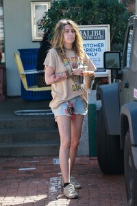 paris-jackson-leggy-in-denim-shorts-starbucks-in-malibu-03-04-2020-8.jpg