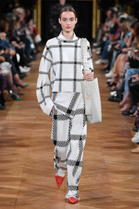 stella-mccartney-rtw-fall-2020-pfw-4038.thumb.jpg.37c44eadc0b0d44db0a2b60659073495.jpg