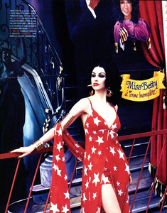 von_Unwerth_Vogue_Italia_June_1992_03.thumb.png.326a82f965124aa1c262f9b4199bdcd1.png