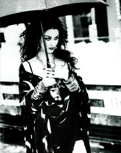 von_Unwerth_Vogue_Italia_June_1992_04.thumb.png.410ef4856f68881354af9a35a6f127d5.png