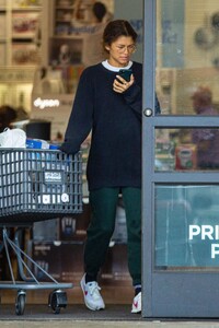 zendaya-shopping-with-her-brother-in-la-03-17-2020-2.jpg