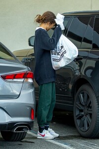 zendaya-shopping-with-her-brother-in-la-03-17-2020-3.jpg