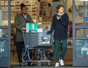 zendaya-shopping-with-her-brother-in-la-03-17-2020-6.jpg