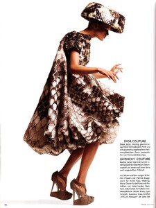 Vogue Germany (July 2008) - Hohe Kunst - 011.jpg