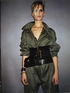 Vogue Paris (April 2001) - Pose Combat - 002.jpg