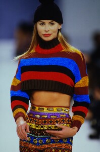 1059949551_todd-oldham-fw-1994(4).thumb.jpg.dd475f29c2d426fb599675b50cd3776e.jpg