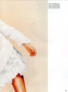 ARCHIVIO - Vogue Italia (April 1998) - Off White - 008.jpg