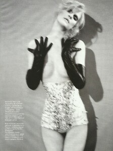 Vogue Russia (December 2006) - Cabaret - 007.jpg