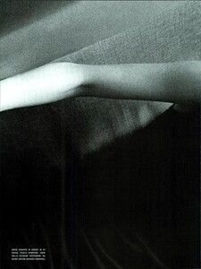 ARCHIVIO - Vogue Italia (March 2000) - The Magnetic Black - 011.jpg