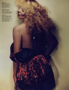 W (September 2009) - Smart Sex - 003.jpg