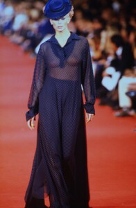 1149544283_givenchy-ss-1997(9).thumb.jpg.4e17b27adb351183e22b8c113d67feec.jpg