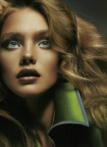 ARCHIVIO - Vogue Italia (March 2003) - Enthralling - 002.jpg