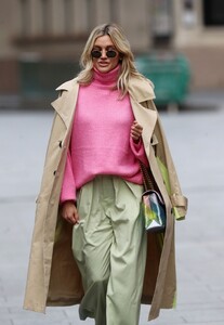         rob290420BZNimage116 .jpg