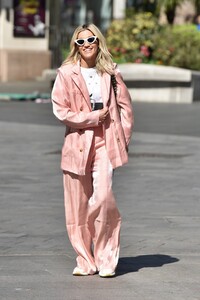         ash240420BZNimage103 .jpg