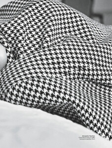         hol260420BZNimage105 .jpg