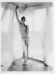 Vogue UK (January 2003) - Sweet and Lowdown - 008.jpg