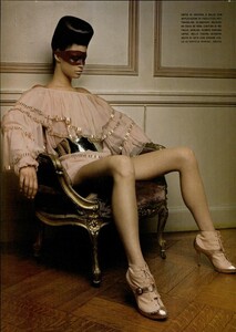 ARCHIVIO - Vogue Italia (December 2004) - Dress Up - 003.jpg