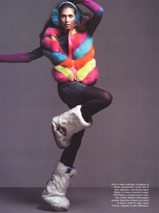 Vogue Italia (October 2005) - Latest News - 010.jpg