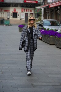        rob300420BZNimage102 .jpg