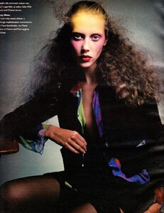 W (February 2000) - Kinky Business - 003.jpg