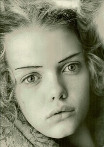 ARCHIVIO - Vogue Italia (August 2004) - Chic Sizzling Cool - 003.jpg