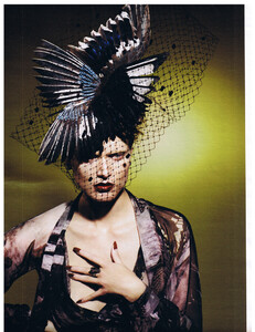 W (September 2006) - Surreal State - 008.jpg