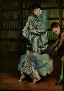 ARCHIVIO - Vogue Italia (December 2004) - Dress Up - 009.jpg