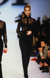 1314195894_christian-dior-fw-1996(3).thumb.jpg.62727cd8341351a84cf28869b1d7f34c.jpg