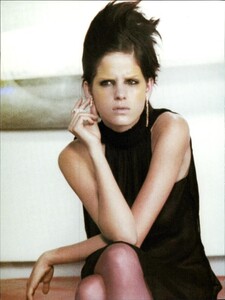 ARCHIVIO - Vogue Italia (March 2000) - The Magnetic Black - 013.jpg