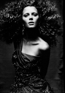 W (February 2009) - Le Chic - 009.jpg