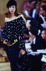 1333166777_donna-karan-ss-1993(2).thumb.jpg.0b526bff862fe925c308d68e8bb14d82.jpg